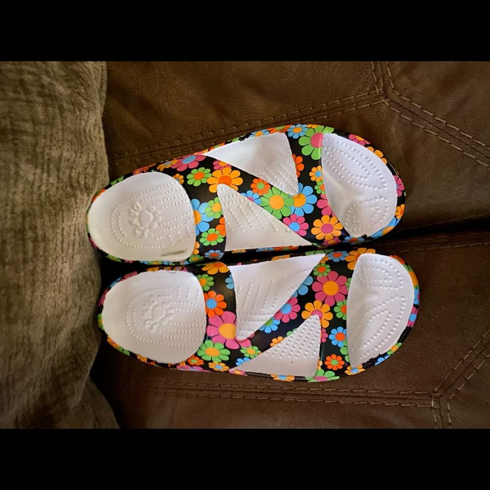 Dawgs Z sandals size 9